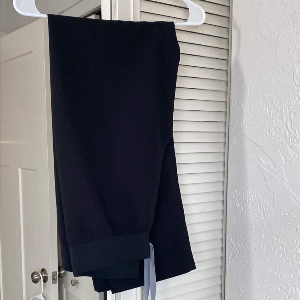 FIGS High-waisted Livingston scrub pants in Black (size M Tall)